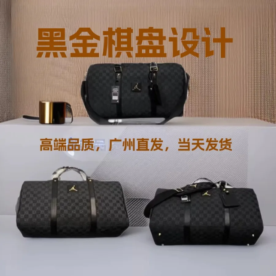 现货AJ飞人标黑金棋盘格情侣旅行包篮球包单肩手提两用男女健身包